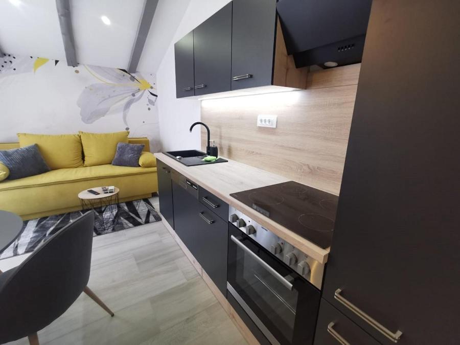 New Nikolina 4 Star Apartment มาลีโลชินจ์ ภายนอก รูปภาพ