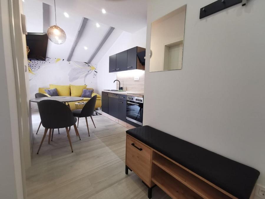 New Nikolina 4 Star Apartment มาลีโลชินจ์ ภายนอก รูปภาพ