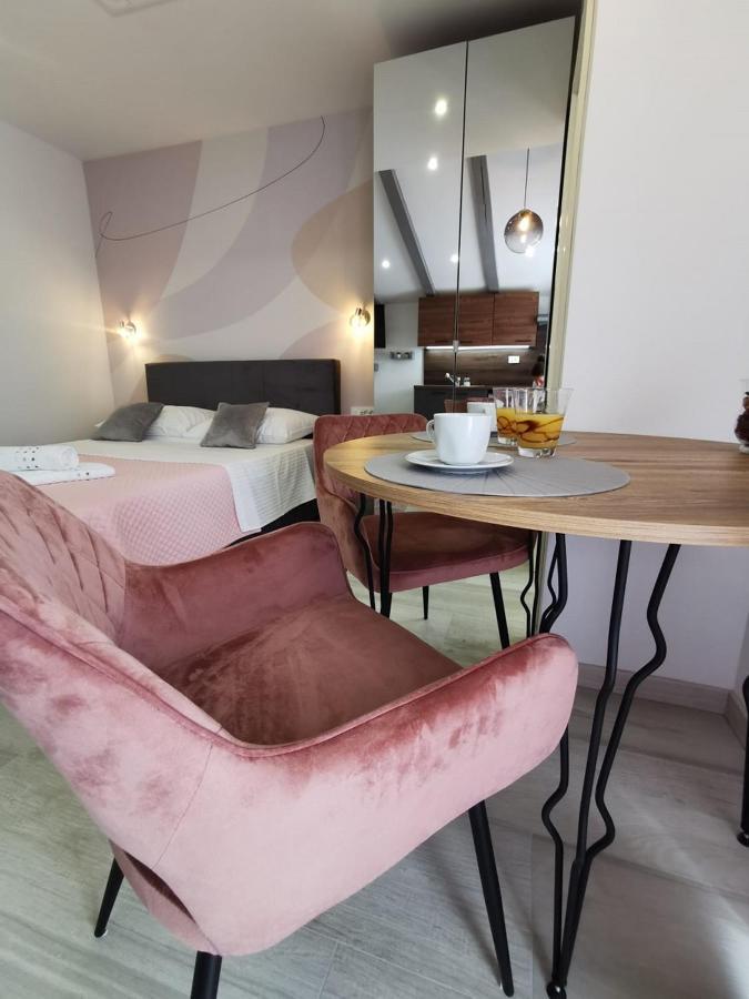 New Nikolina 4 Star Apartment มาลีโลชินจ์ ภายนอก รูปภาพ