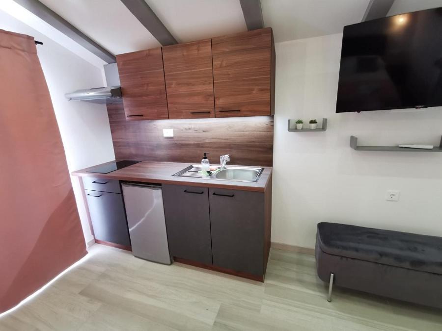 New Nikolina 4 Star Apartment มาลีโลชินจ์ ภายนอก รูปภาพ