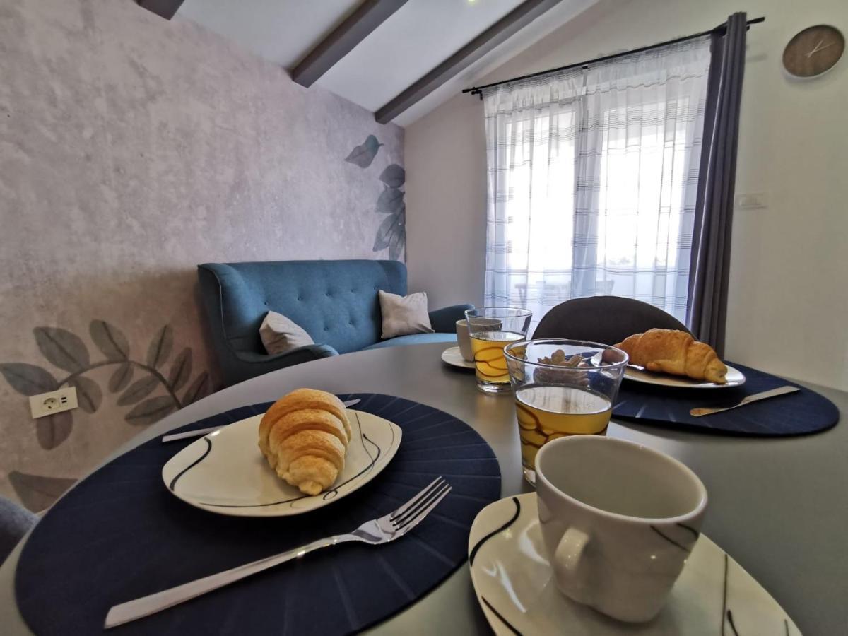 New Nikolina 4 Star Apartment มาลีโลชินจ์ ภายนอก รูปภาพ